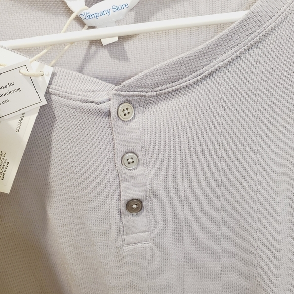 THE COMPANY STORE mens's Gray Long Sleeves Henley tshirt size L NWT - Picture 3 of 10
